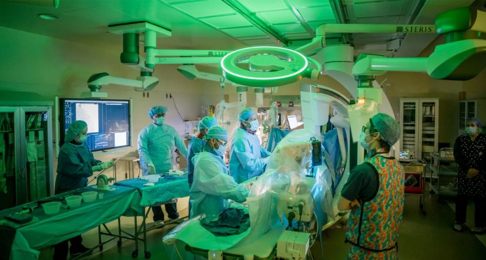active surgical operating room